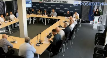 Starcie o zasady i finansowy kompromis. Burzliwa sesja Rady Powiatu Garwolińskiego