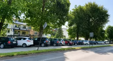 Rozszerzenie strefy płatnego parkowania w Garwolinie od 2027 roku. Wzrośnie kara za brak biletu