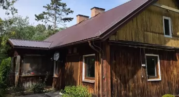 Nowe dachy i granitowe schody. Świetlice wiejskie w gminie Maciejowice zmieniają swoje oblicze