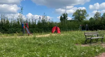 Mieszkańcy chcą remontu placu zabaw, urząd nie widzi potrzeby