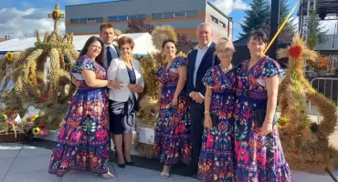 Święto Plonów w Parysowie: Tradycyjne dożynki, lokalne smaki i muzyczne gwiazdy na rynku