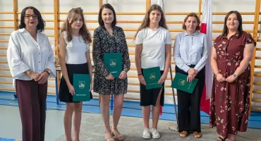 Ośmioro uczniów ze stypendiami Burmistrza Żelechowa