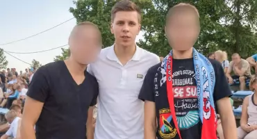 Wojciech Szczęsny na trybunach w Garwolinie. Przyjechał na mecz swojego brata