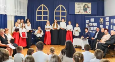„Dziady” zabrzmiały w szkole w Brzegach. Uczniowie i goście włączyli się w Narodowe Czytanie