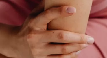 Łokieć tenisisty i łokieć golfisty. Przyczyny, diagnostyka i metody leczenia entezopatii