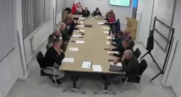 Szybkie decyzje o świcie. Radni gminy Wilga zebrali się na nadzwyczajnej sesji
