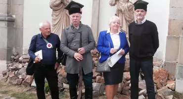 Ziemia z Żelechowa i Mysłowa trafiła do specjalnej szkatuły na Świętym Krzyżu