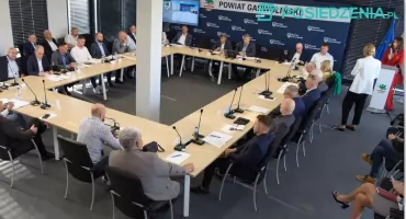 Dyskusja na sesji rady powiatu. Sprzeciw wobec zakupu symulatora kombajnu za 150 tysięcy złotych