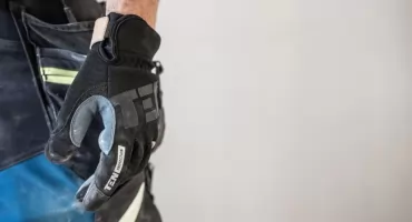 Rękawice robocze – jak dobrać ochronę dłoni do rodzaju pracy?