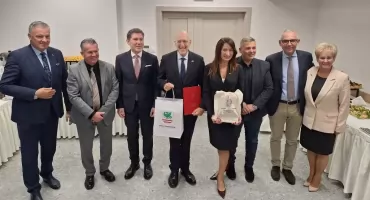 Ambasador Włoch odwiedził Zignago Vetro Polska w Trąbkach. To okazja do podsumowania inwestycji i roli spółki dla regionu