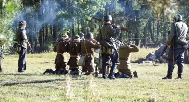 87. rocznica bitwy pod Jaźwinami. Historię wydarzeń z 1939 roku odtworzyli rekonstruktorzy
