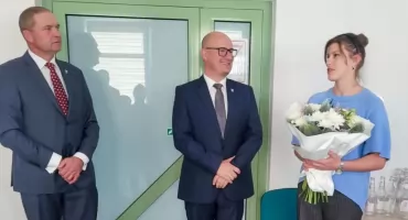 Podziękowali Kindze Kowalczyk za kierowanie szkołą w Woli Rębkowskiej