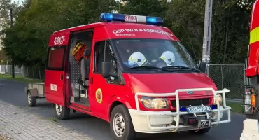 Czarna substancja w rowie melioracyjnym. Służby w akcji