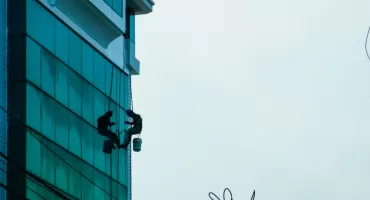 Czyszczenie elewacji Warszawa - jak często należy usuwać zabrudzenia z fasady budynku?