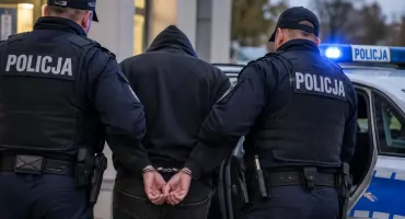 Trzy osoby poszukiwane zatrzymane przez policjantów z Garwolina. Jeden z mężczyzn próbował uciekać