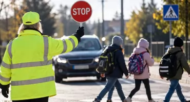 Dzieci na pasach i kierowcy ścigający się z czasem. Dyskusja o bezpieczeństwie przy szkołach