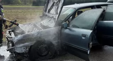 Pożar samochodu w Życzynie. W akcji dwa zastępy straży