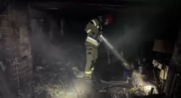 Pożar garażu w Pilawie. Interweniowały cztery zastępy straży