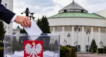 Dwukadencyjność w samorządach pozostaje. Jak głosowali posłowie z okręgu nr 18?