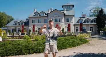 Piąty sezon „Mafii IRL” nagrano w Trojanowie. Friz wybrał Talaria Resort & SPA